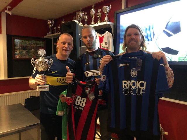 De Knoest wint Voetbalquiz