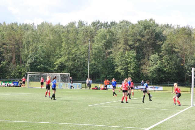 Jeugdactiviteit (8 t/m 12 jaar) bij AH Stratenvoetbaltoernooi op Hemelvaartsdag