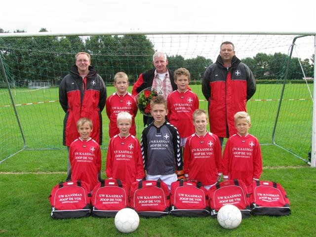 Joop de Vos maakt teamoutfit BAS E4 compleet