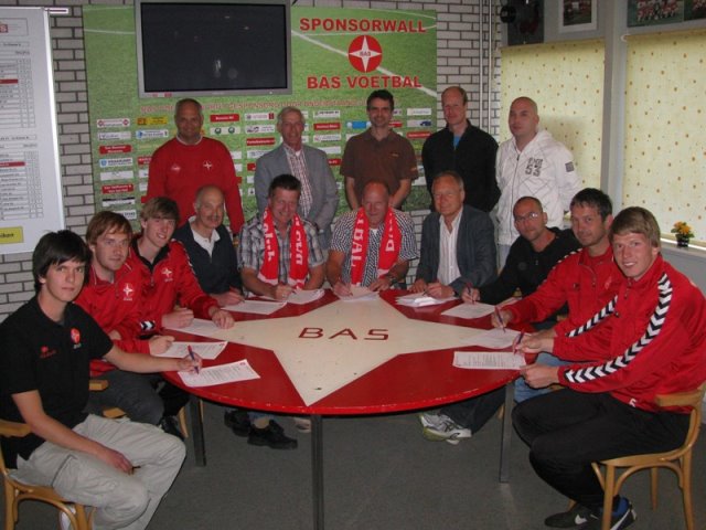 BAS Voetbal rond met trainersstaf