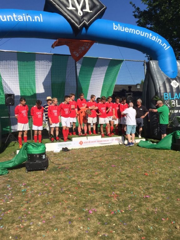 JO19 wint beker; kantine open!