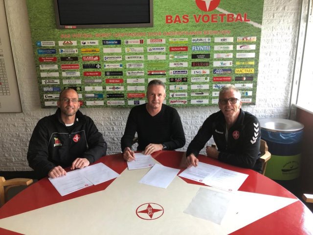 Technische staf ondertekent nieuwe contracten