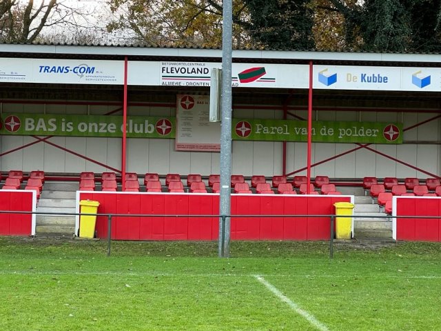 Extra borden op tribune