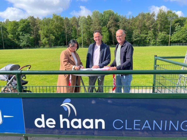 Nieuwe sponsor bij BAS Voetbal: De Haan Cleaning uit Biddinghuizen