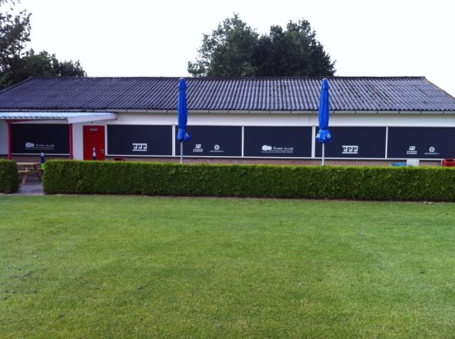 Screens beschermen kantine tegen zon